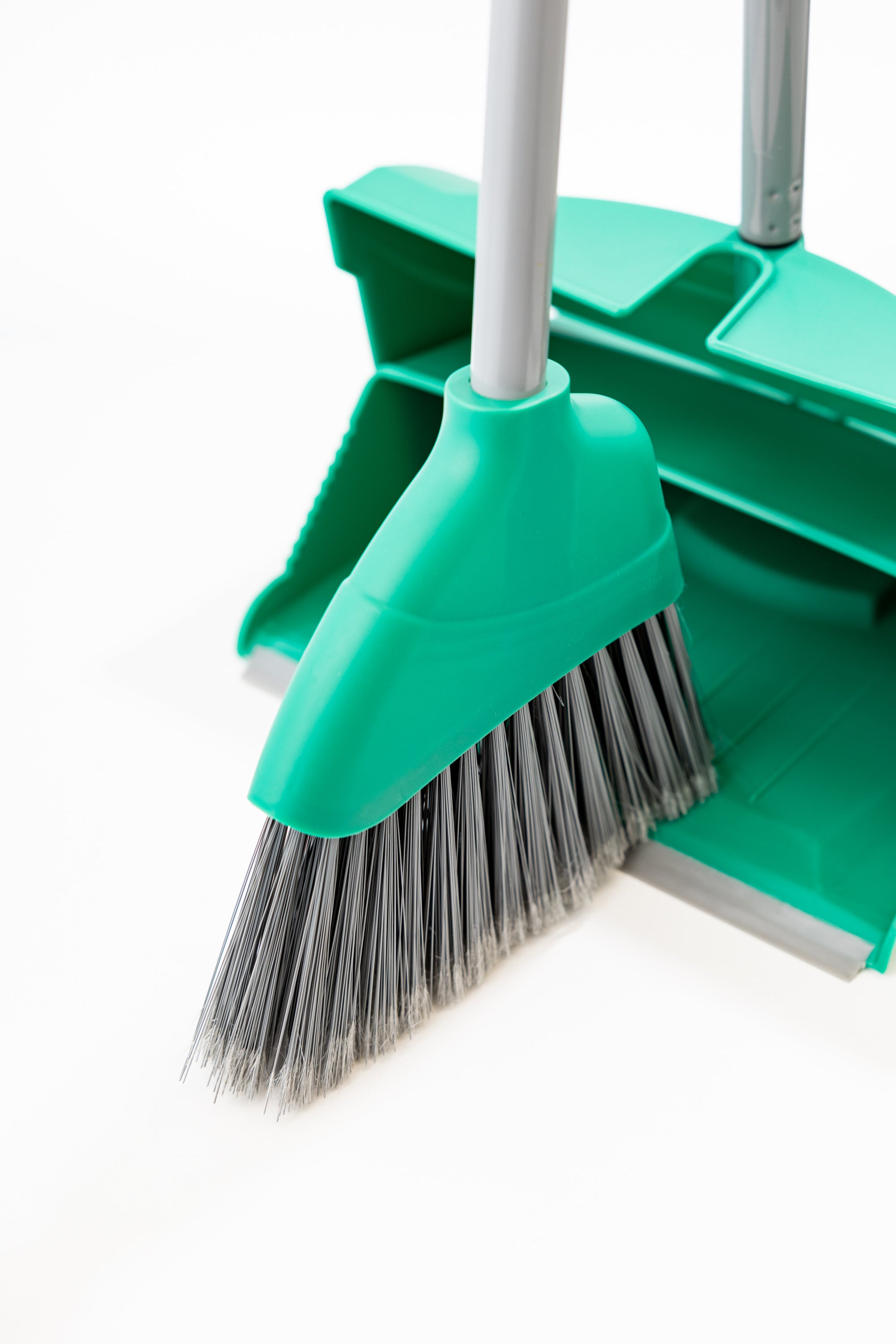 The TLC Dustpan Set Green supports cleanliness and organization in Lean workplaces. Ideal for factories, warehouses, workshops, and facilities, this set helps teams quickly remove dust and debris to maintain clean and safe working areas. The green color makes it easy to identify within color-coded cleaning systems, supporting 5S and hygiene standards. Simple, durable, and easy to store, this dustpan set is well suited for daily use in high-traffic environments. A reliable cleaning essential for maintaining 